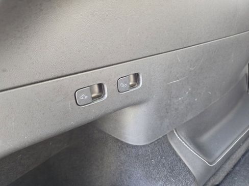 Used 2021 Tesla Model Y Long Range image 40