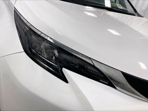 Used 2025 Toyota Sienna LE image 33