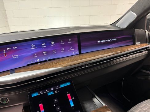 Used 2025 Cadillac Escalade Sport Platinum image 13