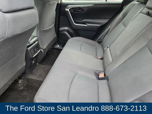 Used 2021 Toyota RAV4 LE AWD/4WD image 17