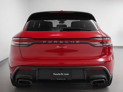 Certified 2025 Porsche Macan image 11