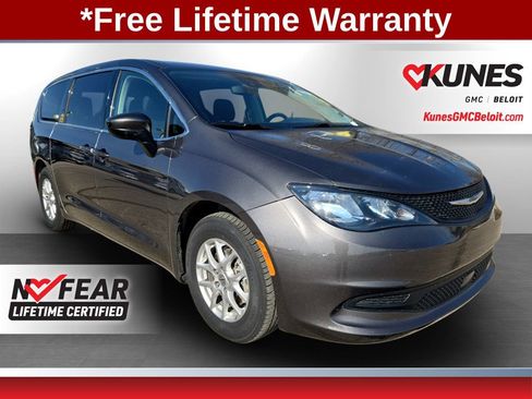 Used 2023 Chrysler Voyager LX image 1