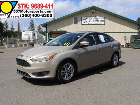 Used 2016 Ford Focus SE FWD image 2