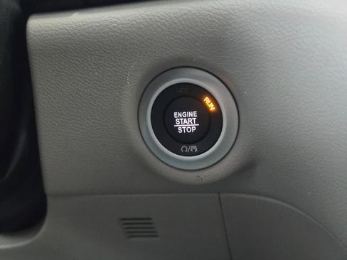 Used 2024 Chrysler Pacifica Touring-L image 32