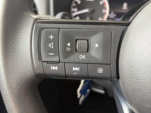 Used 2023 Nissan Rogue SV FWD image 18