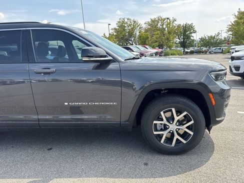 New 2025 Jeep Grand Cherokee L Limited w/ Trailer Tow Package image 15