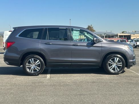 Used 2017 Honda Pilot EX image 3