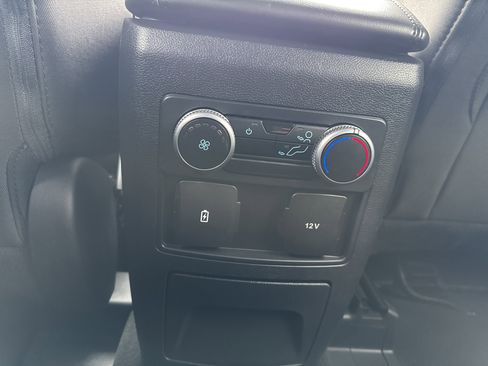 Used 2022 Ford Explorer XLT image 25