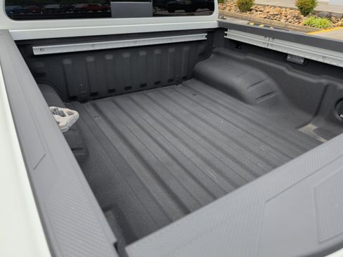 Used 2024 Nissan Frontier PRO-4X w/ Pro Convenience Package AWD/4WD image 19