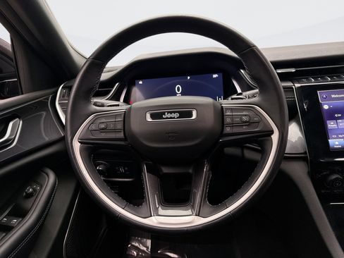 Used 2021 Jeep Grand Cherokee L Laredo image 12