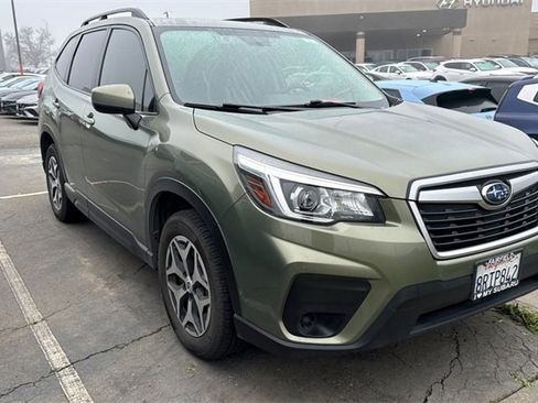 Used 2020 Subaru Forester Premium image 2