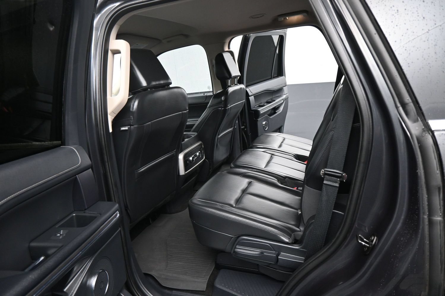 Used 2022 Ford Expedition XLT RWD image 2