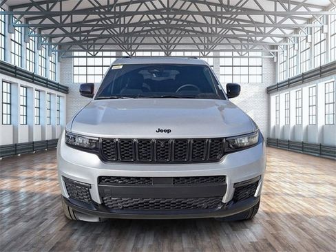 New 2025 Jeep Grand Cherokee L Limited w/ Luxury Tech Group II image 38