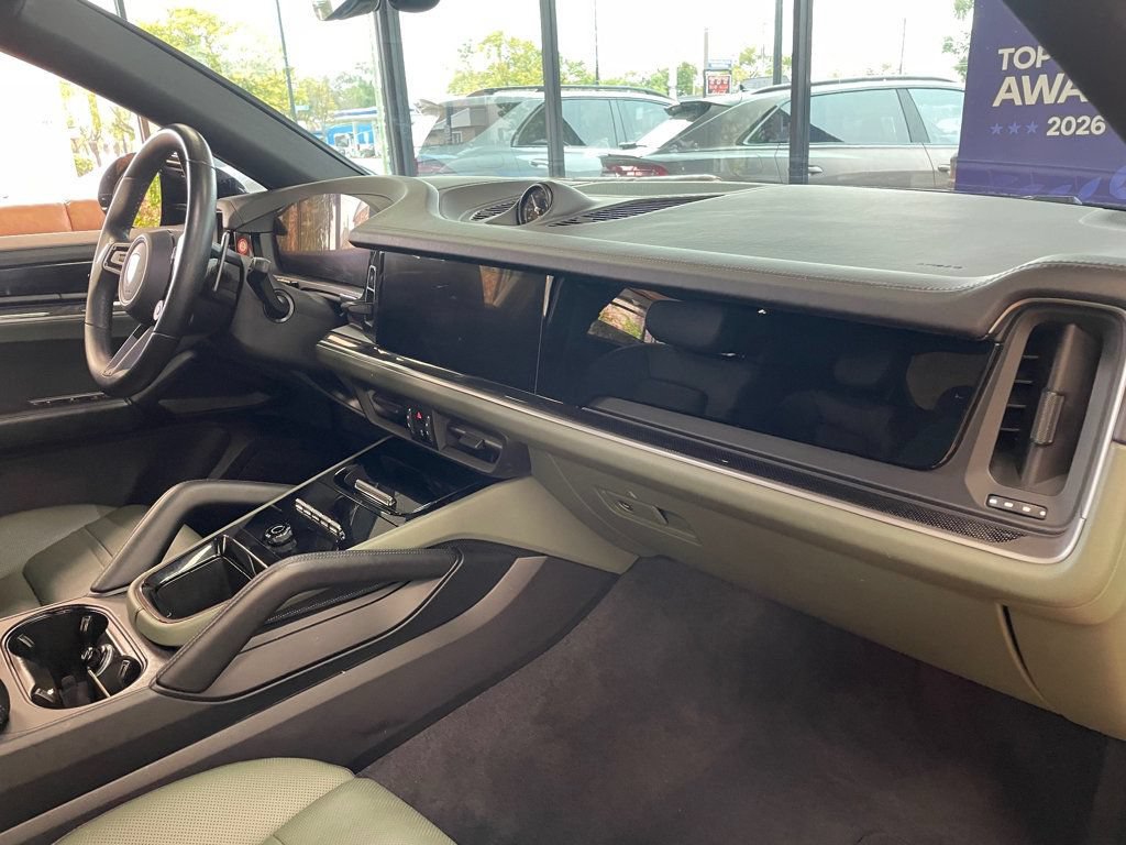 Used 2025 Porsche Cayenne S AWD/4WD image 28
