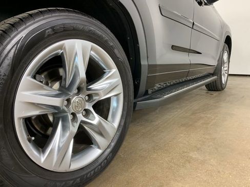 Used 2014 Toyota Highlander Limited image 9