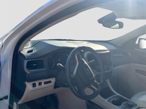 Used 2023 GMC Acadia Denali image 9