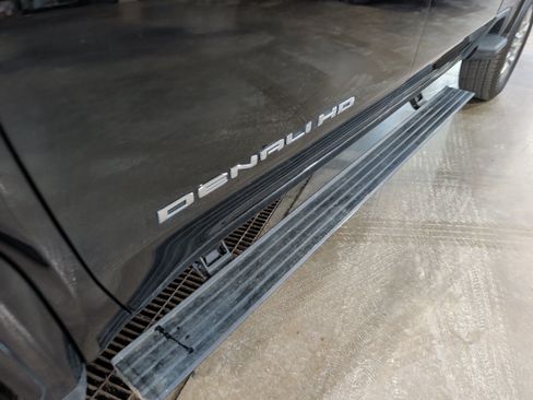 Used 2024 GMC Sierra 3500 Denali Ultimate AWD/4WD image 7