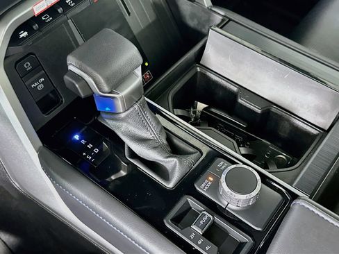 Used 2025 Toyota Tundra Platinum AWD/4WD image 17
