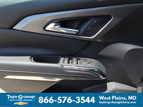 New 2026 Chevrolet Traverse LT w/ Sun and Wheel Package FWD image 13