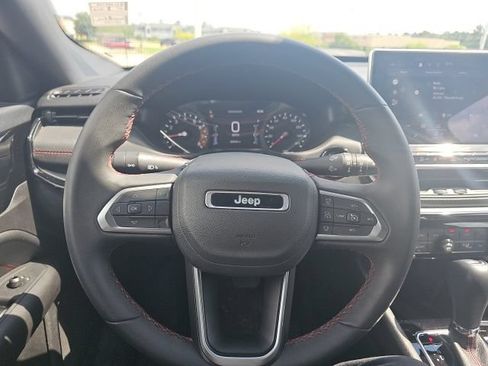 Used 2025 Jeep Compass Trailhawk AWD/4WD image 28