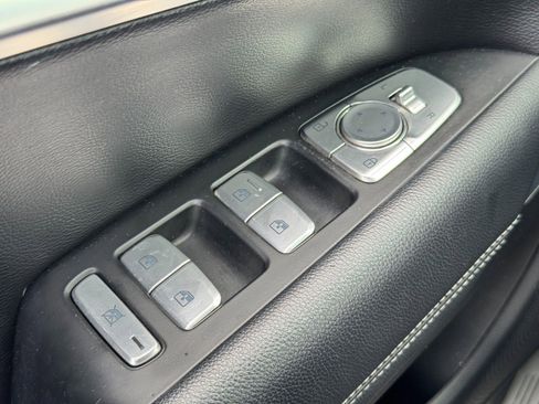 Used 2022 Genesis G70 2.0T image 16