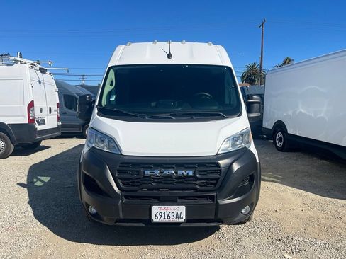 Used 2025 RAM ProMaster 2500 w/ Convenience Group FWD image 2