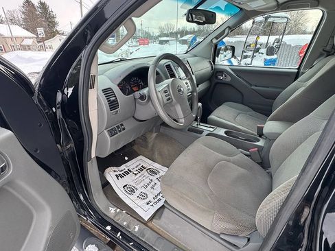 Used 2016 Nissan Frontier SV image 5