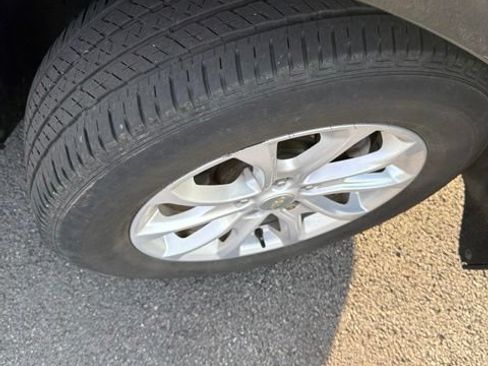 Used 2020 Chevrolet Equinox LS AWD/4WD image 10