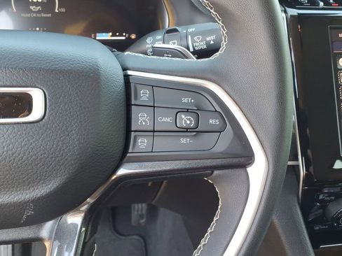 Used 2023 Jeep Grand Cherokee Laredo image 19