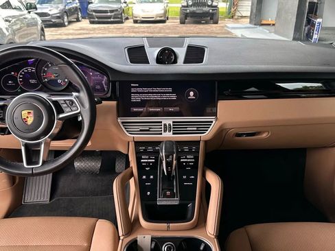 Used 2022 Porsche Cayenne AWD/4WD image 12