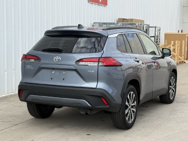 Used 2025 Toyota Corolla Cross XLE FWD image 4