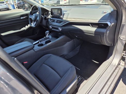 Used 2025 Nissan Altima 2.5 SV FWD image 22