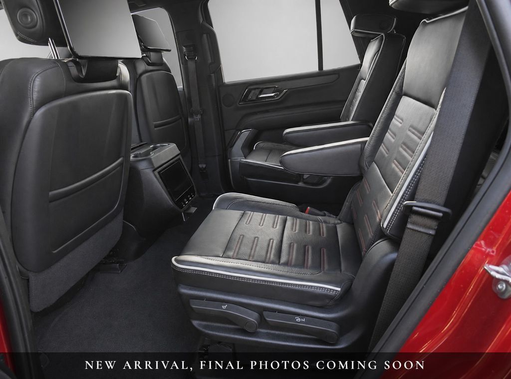 Used 2025 GMC Yukon AT4 Ultimate AWD/4WD image 11