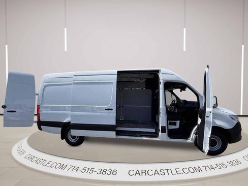 Used 2021 Mercedes-Benz Sprinter 2500 image 9