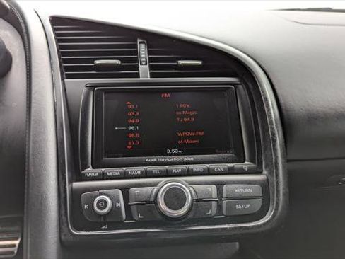 Used 2011 Audi R8 V10 w/ Enhanced Leather Pkg image 18