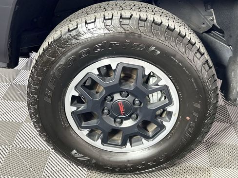 Used 2025 Toyota Tacoma TRD Off-Road AWD/4WD image 10