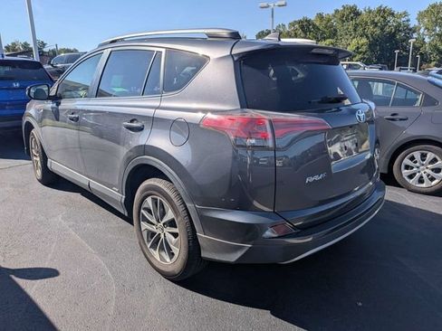Used 2018 Toyota RAV4 LE AWD/4WD image 4