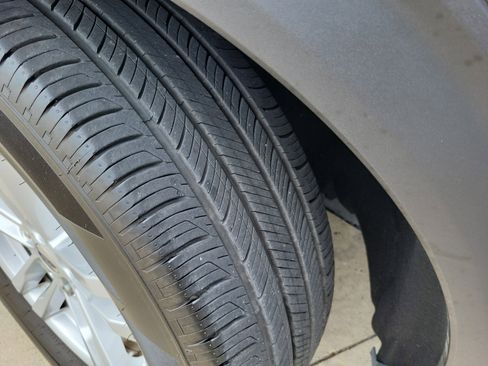 Used 2024 Ford Explorer XLT w/ Equipment Group 202A RWD image 28
