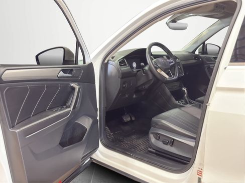 Used 2022 Volkswagen Tiguan SE image 11