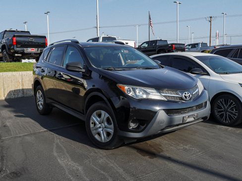 Used 2014 Toyota RAV4 LE AWD/4WD image 2