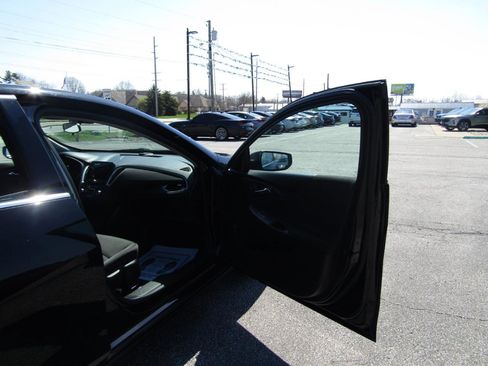 Used 2019 Chevrolet Malibu RS image 22