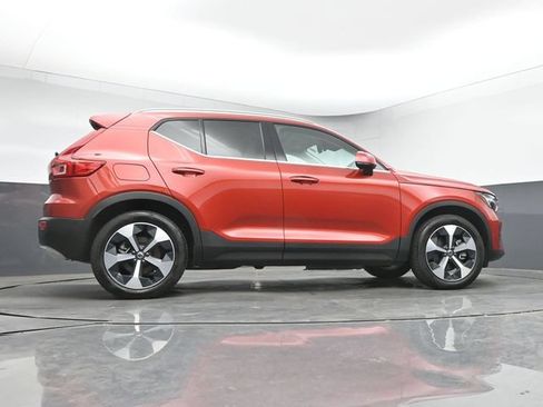 Used 2025 Volvo XC40 B5 Plus AWD/4WD image 17