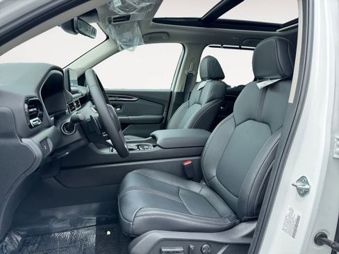 New 2025 Honda Pilot Touring image 7