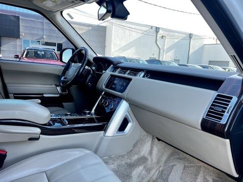 Used 2016 Land Rover Range Rover HSE image 24