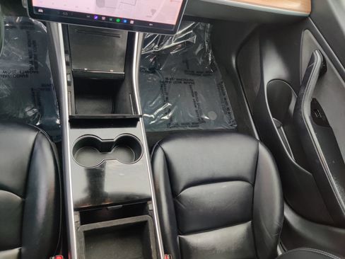 Used 2018 Tesla Model 3 Mid Range image 16