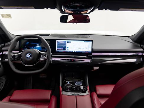 Certified 2025 BMW i5 xDrive40 w/ Premium Package image 11