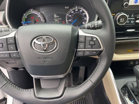 Used 2025 Toyota Highlander XLE image 20