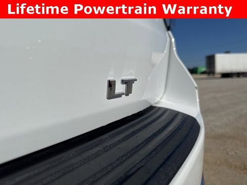 Used 2024 Chevrolet Suburban LT image 10