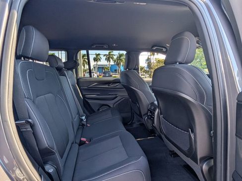 Used 2024 Jeep Grand Cherokee Laredo w/ Trailer Tow Package image 13