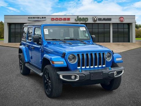 Used 2023 Jeep Wrangler Unlimited Sahara w/ Cold Weather Group AWD/4WD image 1